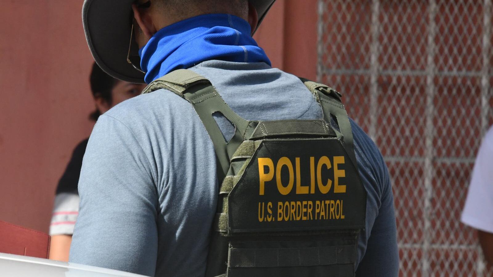 Federales realizan operativo en Villa Palmeras en Santurce