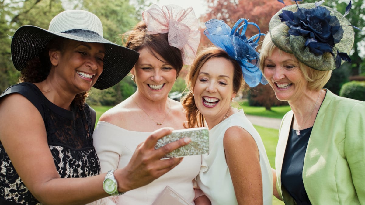 5 colores que nunca debes usar en una boda o podrías lucir poco sofisticada y hasta “grosera”