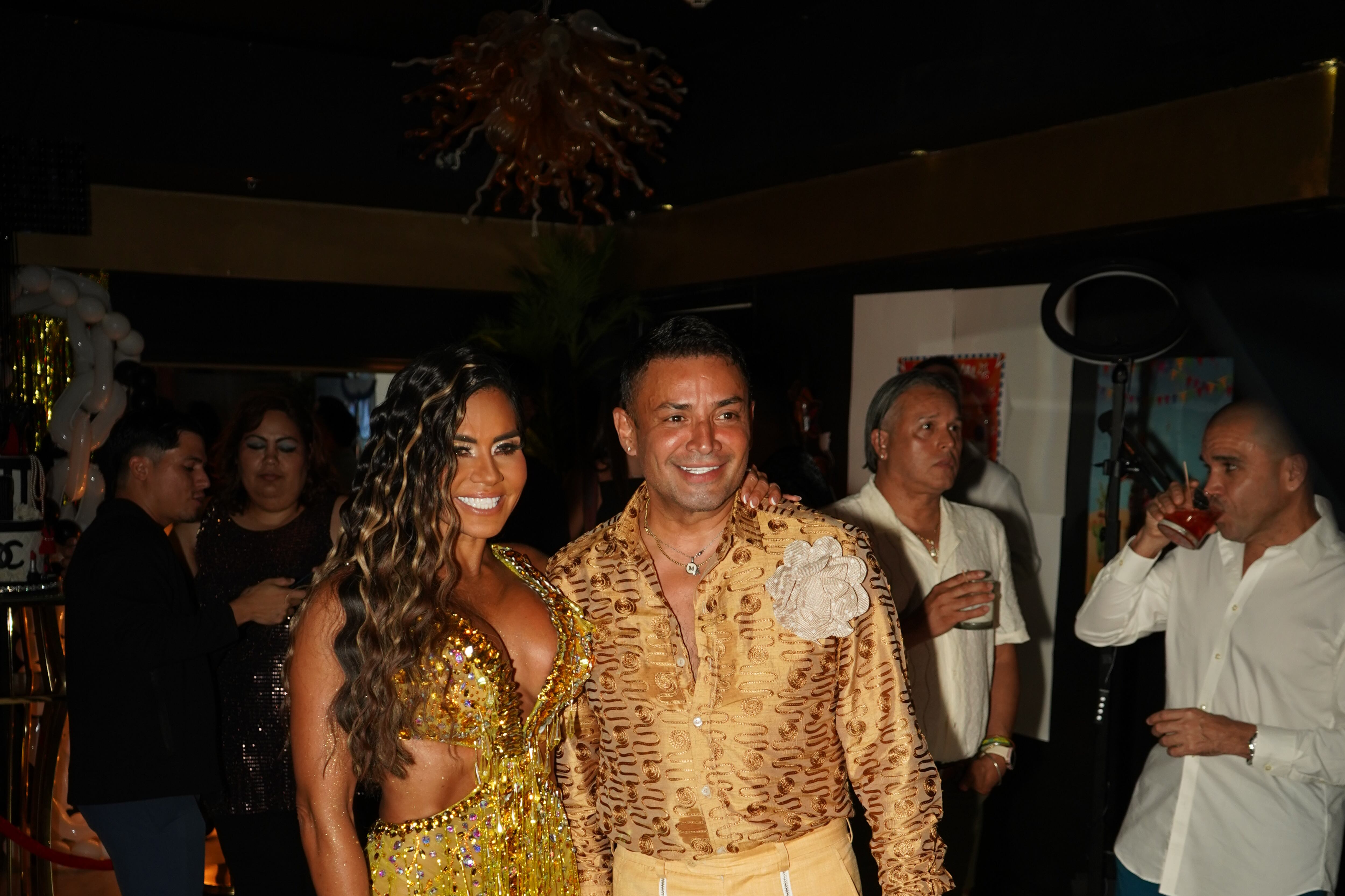 La empresaria celebró su cumpleaños en el Hotel Caribe Hilton en San Juan, junto a Natti Natasha y Raphy Pina.