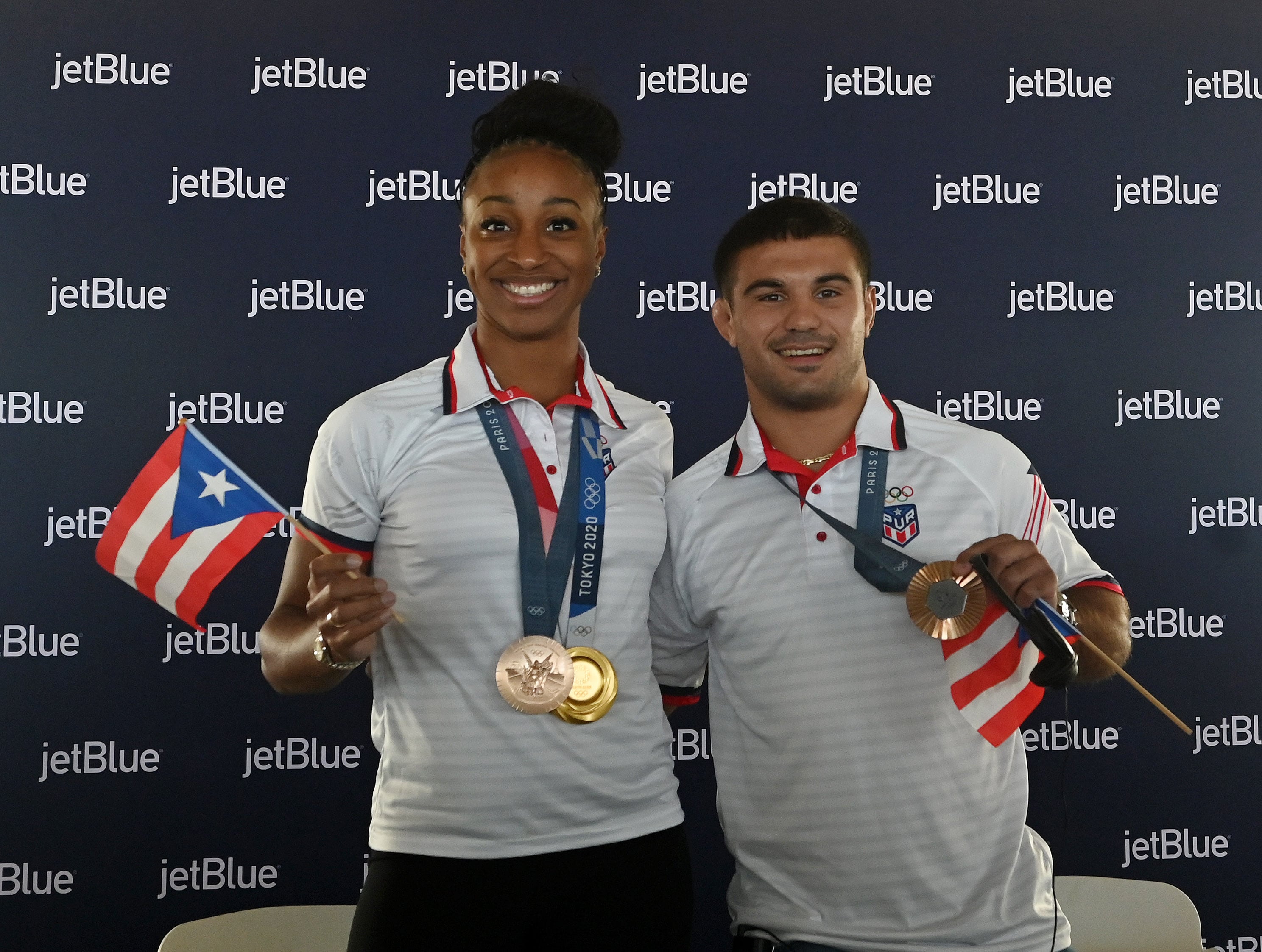 Jasmine Camacho Quinn y Sebastian Rivera, son recibidos en el aeropuerto Luis Muñoz Marin. Carolina. Metro PR 18 de septiembre de 2024