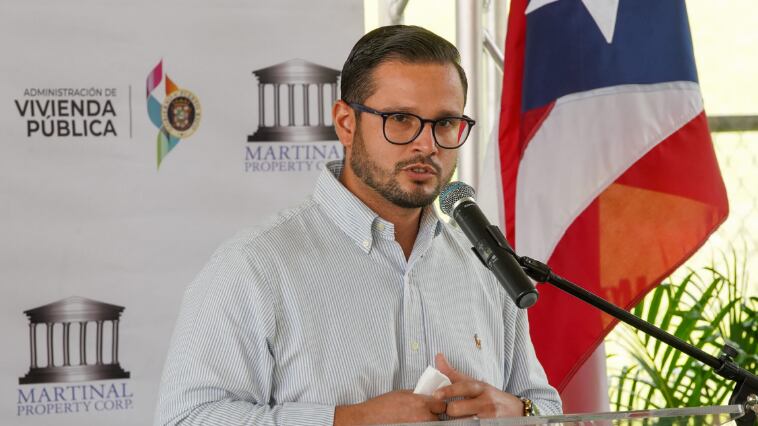Administrador de Vivienda Pública, Alejandro Salgado Colón.