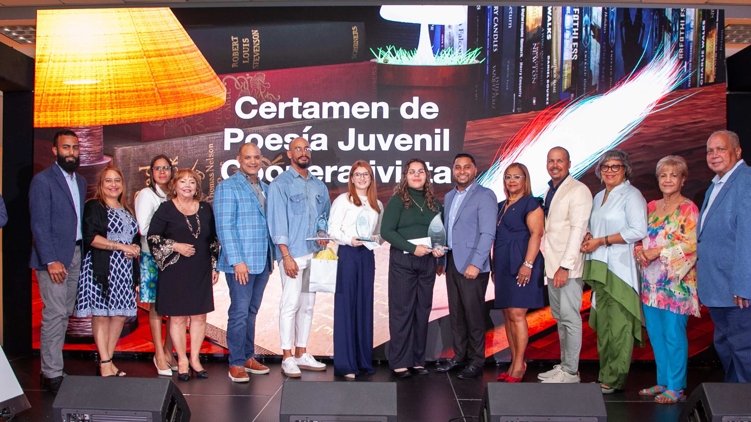 Jóvenes poetas se destacan en el Certamen de Poesía Juvenil Cooperativista 2025.