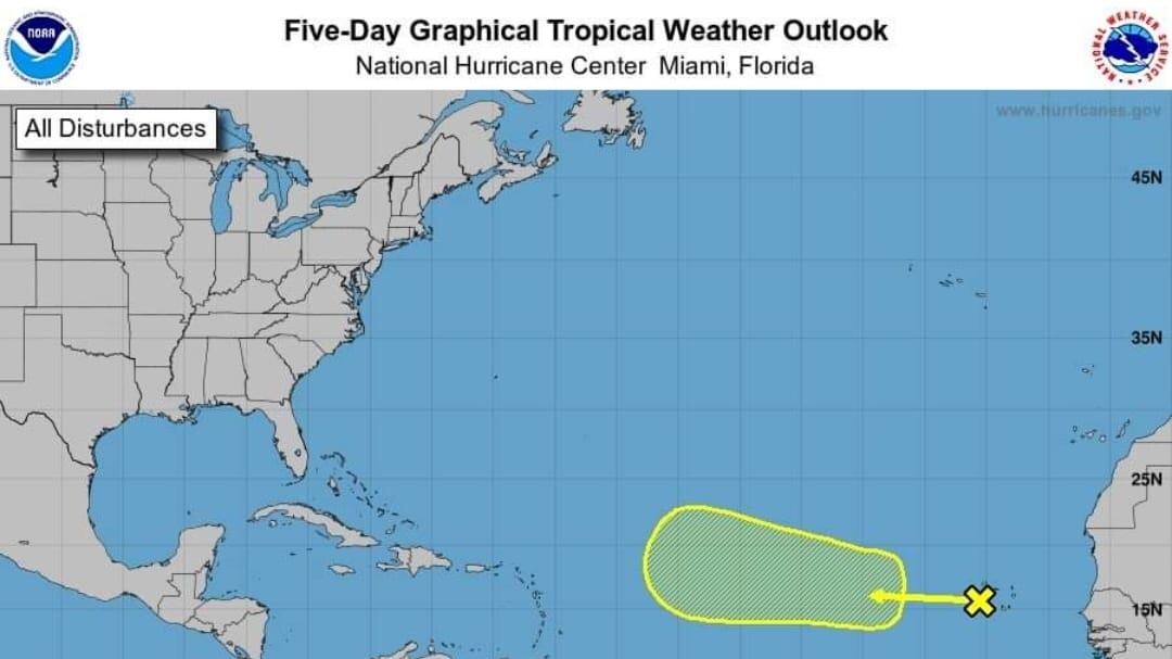 Centro Nacional de Huracanes vigila onda tropical con potencial ciclónico