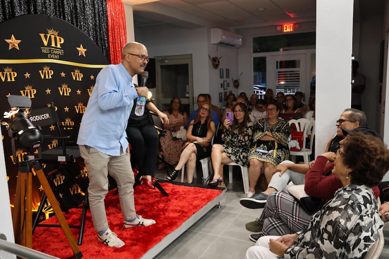 Julio Monge durante el conversatorio celebrado la noche del martes en Fajardo.
