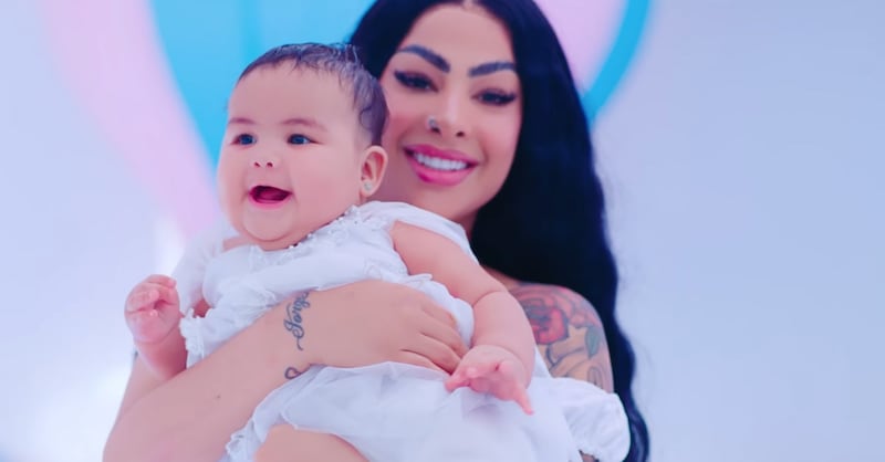 Yailin la más Viral, mostró el lujoso cuarto de Cattleya, pero un detalle en los ojos de la bebé causó indignación.