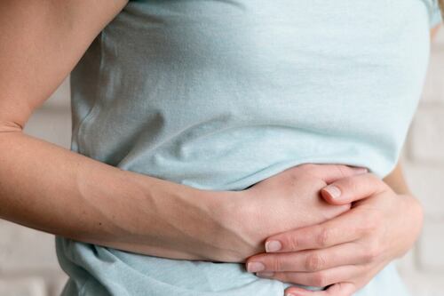 Entérate de qué puede provocar la gastritis y cómo debe tratarse