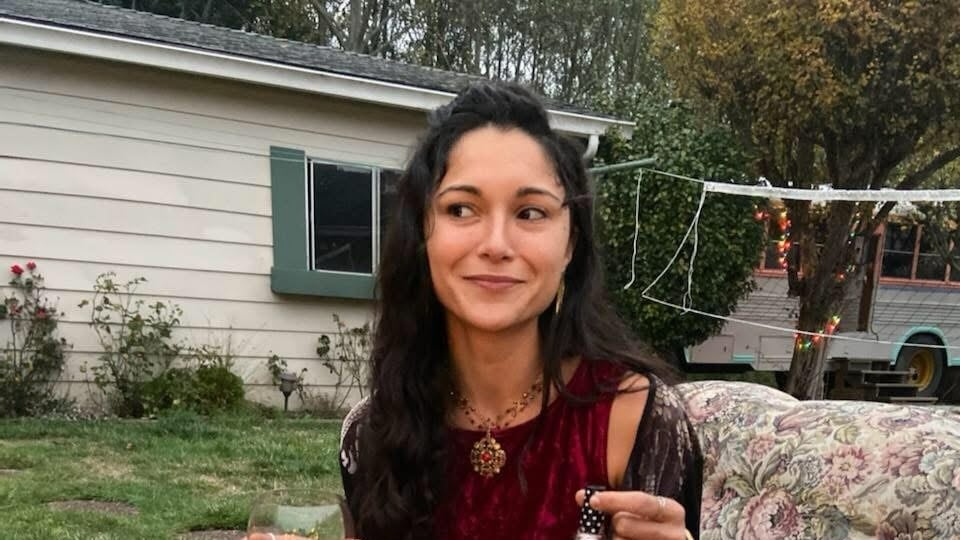 La mujer fue arrastrada por el fuerte oleaje en la Cueva del Indio en Arecibo.