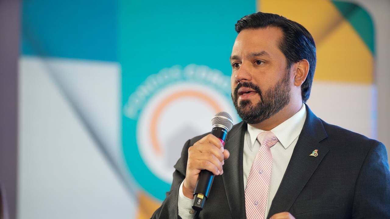 Secretario de Vivienda; William Rodríguez Rodríguez.