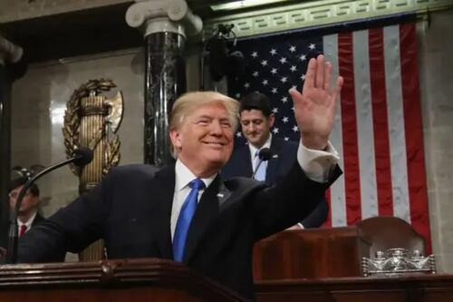 Trump exige la liberación de exfuncionaria encarcelada por manipular máquinas de votación