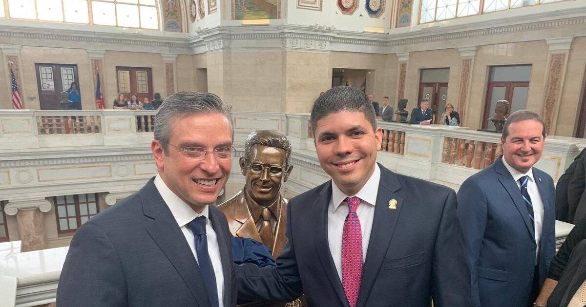 Develan bustos de Alejandro García Padilla y Luis Fortuño en el Capitolio