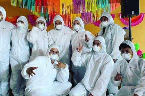 Jóvenes crean polémica al realizar fiesta temática del coronavirus