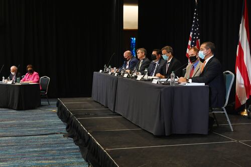 Exjuez que supervisó quiebra de Detroit señala decenas de presuntas violaciones y conflictos de McKinsey, principal consultor de la Junta Fiscal