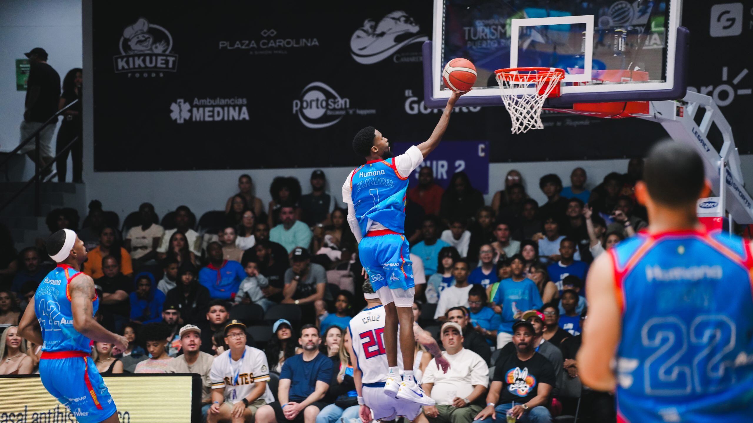 Kobi Simmons guió a Carolina a una gigantesca victoria ante los Osos de Manatí.