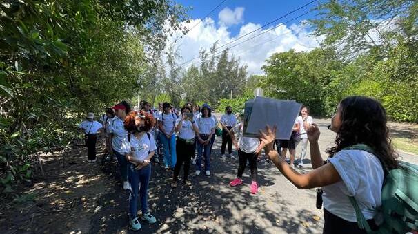Grupo de estudiantes que participaron del programa educativo Chicas por el Cambio.
