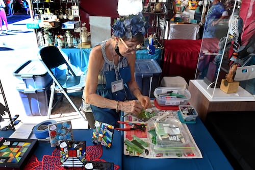 Las Fiestas de la Calle San Sebastián vuelven a ofrecer un banquete cultural que impulsa las artesanías y artes plásticas