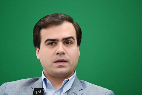 Comisionado residente reclama a secretaria de Seguridad Nacional por retrasos de FEMA