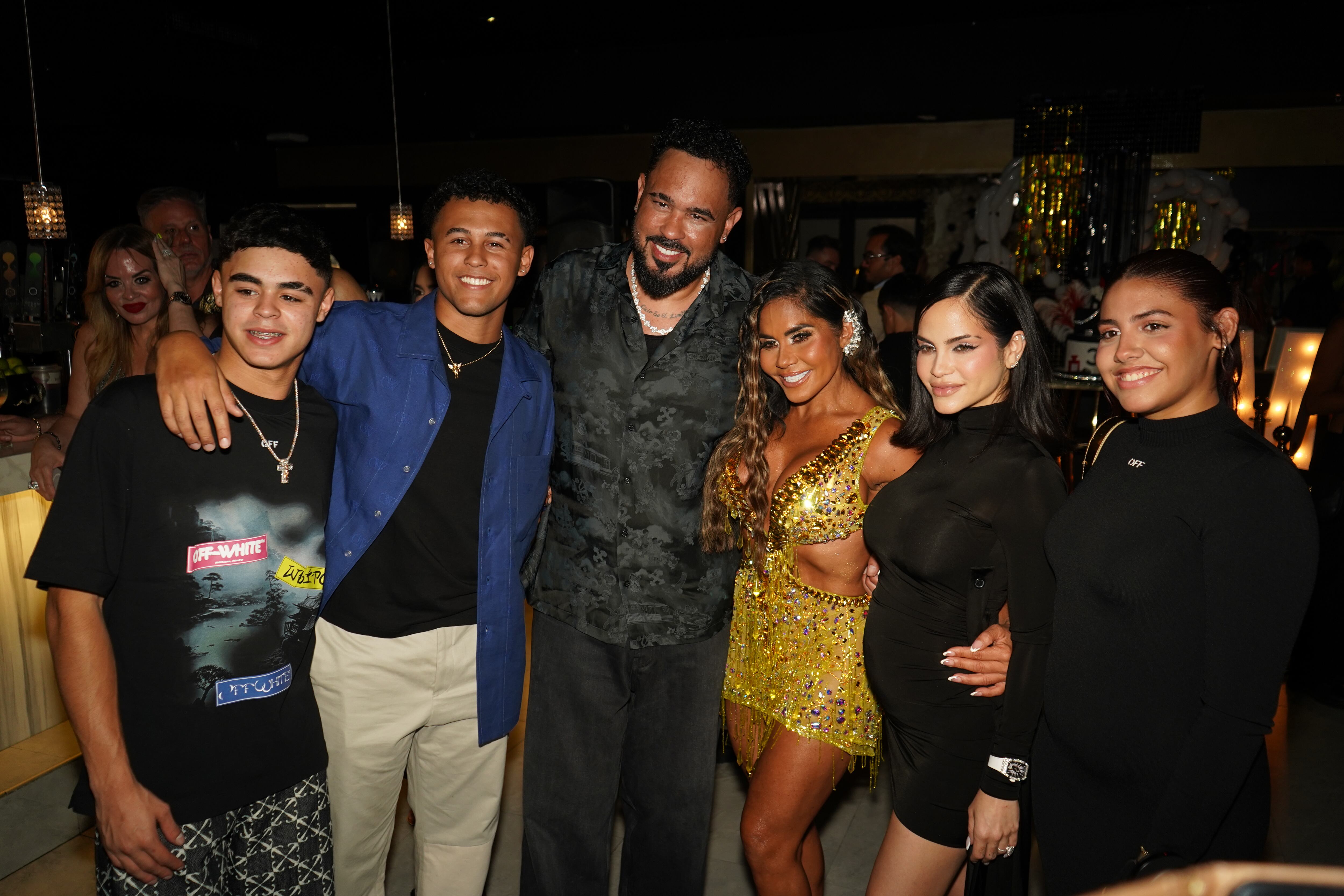 La empresaria celebró su cumpleaños en el Hotel Caribe Hilton en San Juan, junto a Natti Natasha y Raphy Pina.