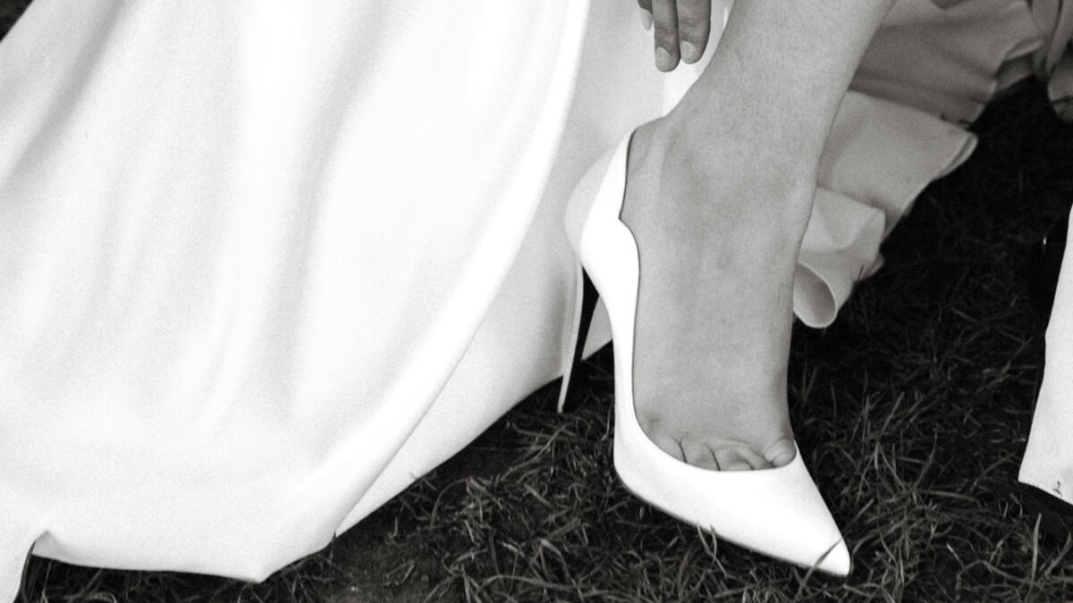 ¡Adiós tenis! Los vestidos con pumps que prometen un cambio elegante y estilizado: así se llevan