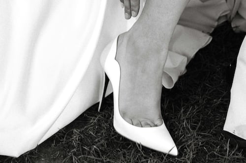 ¡Adiós tenis! Los vestidos con pumps que prometen un cambio elegante y estilizado: así se llevan