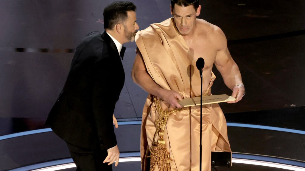 John Cena y Jimmy Kimmel en los Premios Óscar.