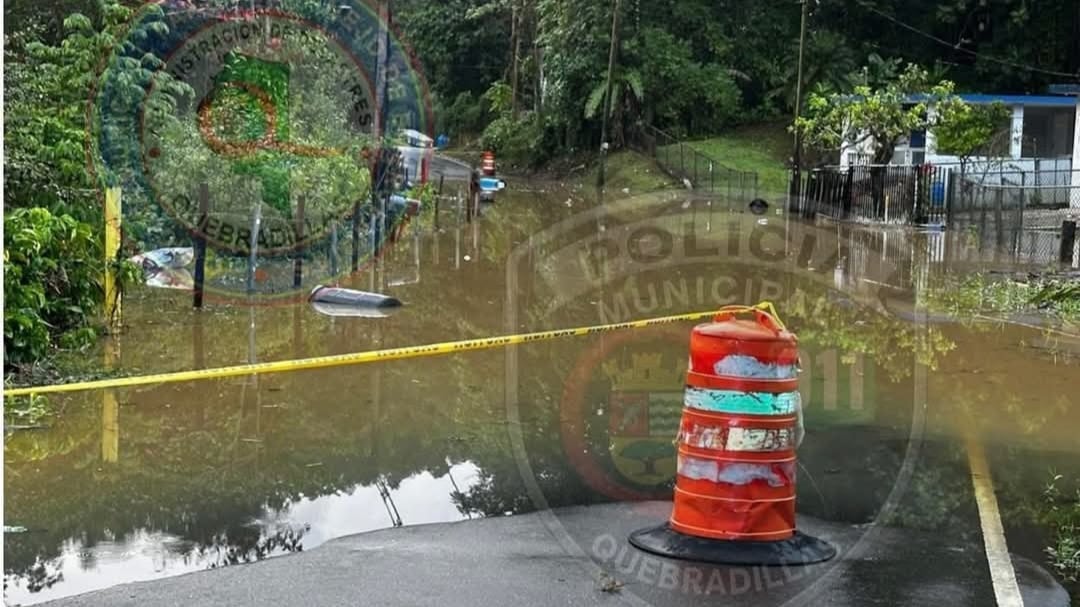Cierran carretera debido a inundaciones en Quebradillas