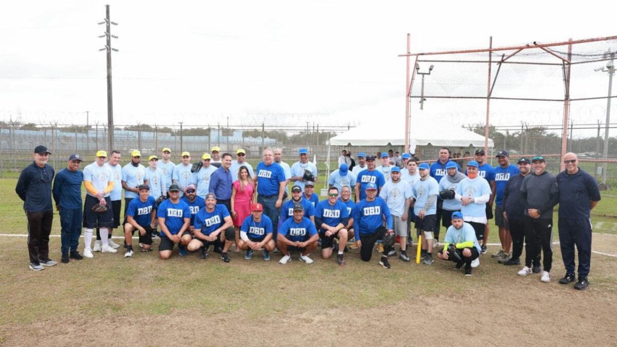 Reinauguran parque de pelota en el Complejo Correccional de Bayamón