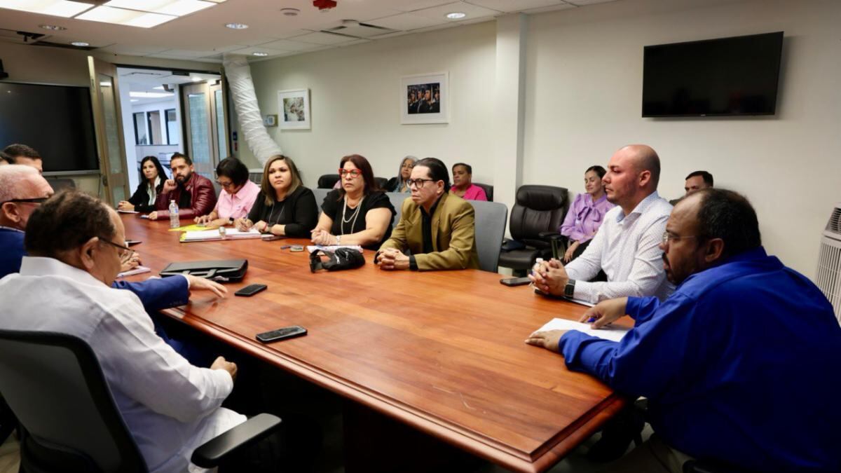 Departamento de Educación formaliza protocolo de seguridad escolar en colaboración con agencias federales y el Consulado Dominicano