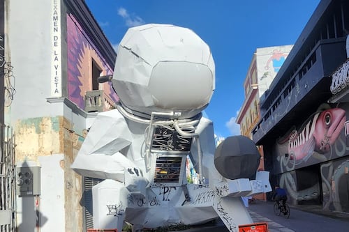 Radican cargos por vandalismo contra escultura “El Astronauta” en Río Piedras