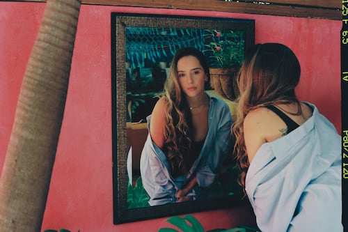 Evaluna vuelve con una canción para cerrar los ojos y respirar