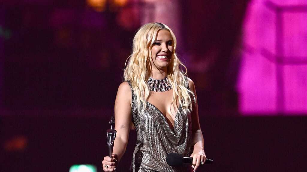 Actriz, modelo, empresaria y activista británica, conocida por su papel de Eleven en la serie de Netflix, Stranger Things. Foto: Getty Images.