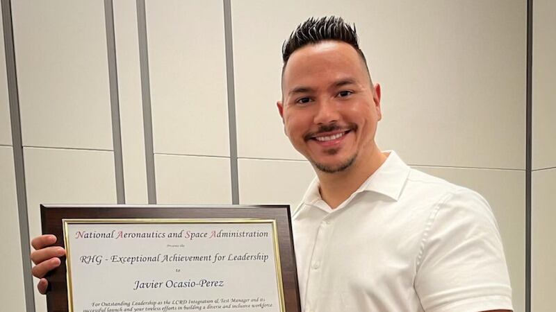 El ingeniero Javier Ocasio Perez fue reconocido con el premio Robert H. Goddard y el Diversity, Equity and Inclusion Medal.