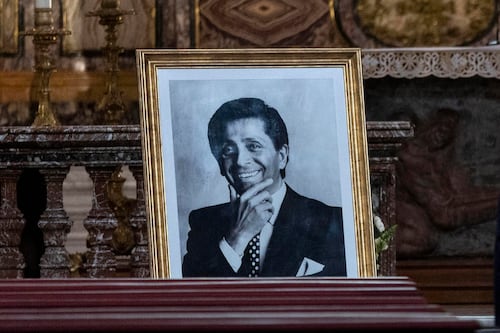 La moda, el cine y sus musas lloran al “grandioso Valentino” en su último adiós en Roma