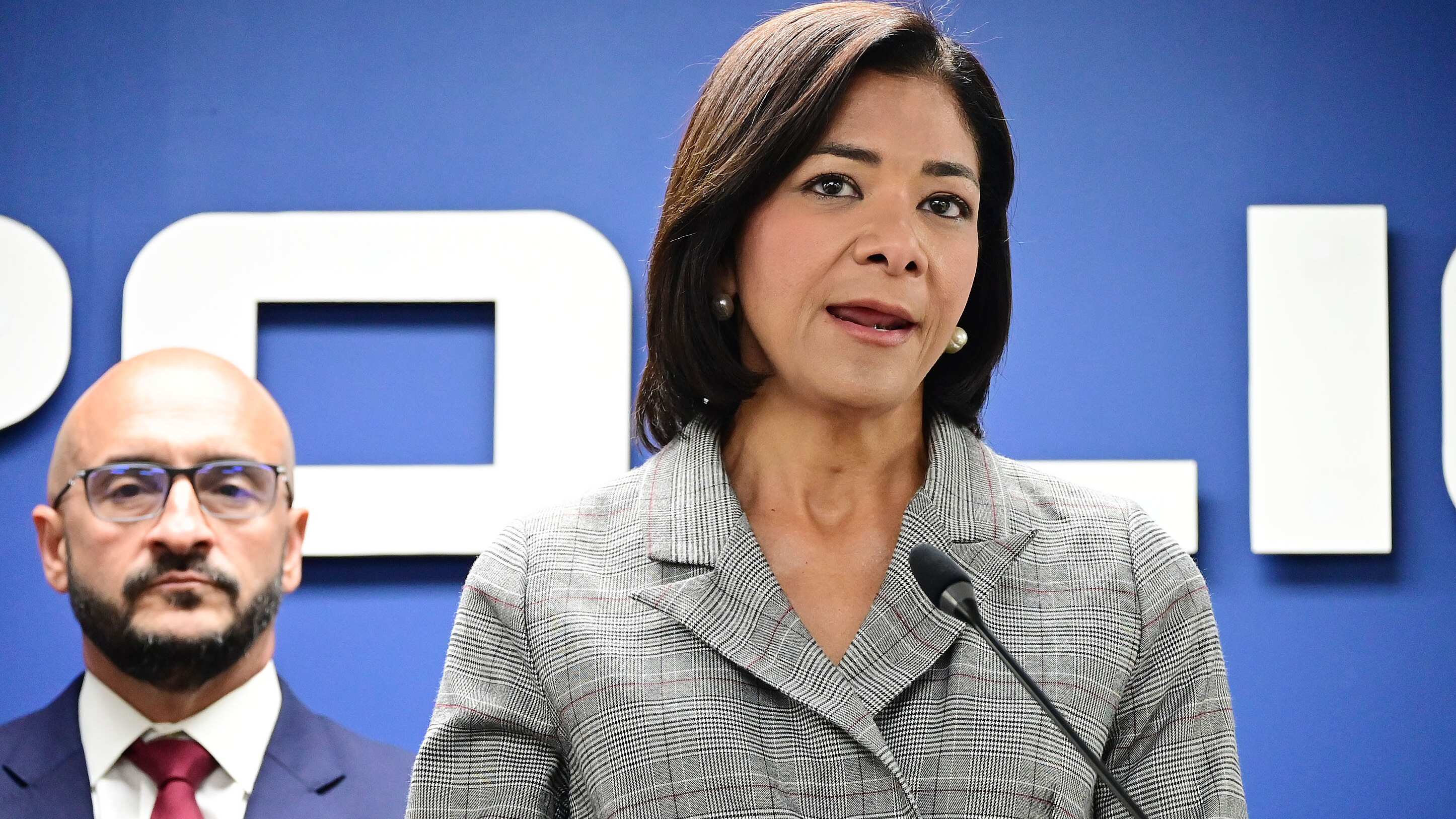 La secretaria de Justicia, Lourdes Lynnette Gómez Torres. Conferencia de Prensa de la Policía. sobre los arrestos de varios funcionarios del Depart. de Corrección.