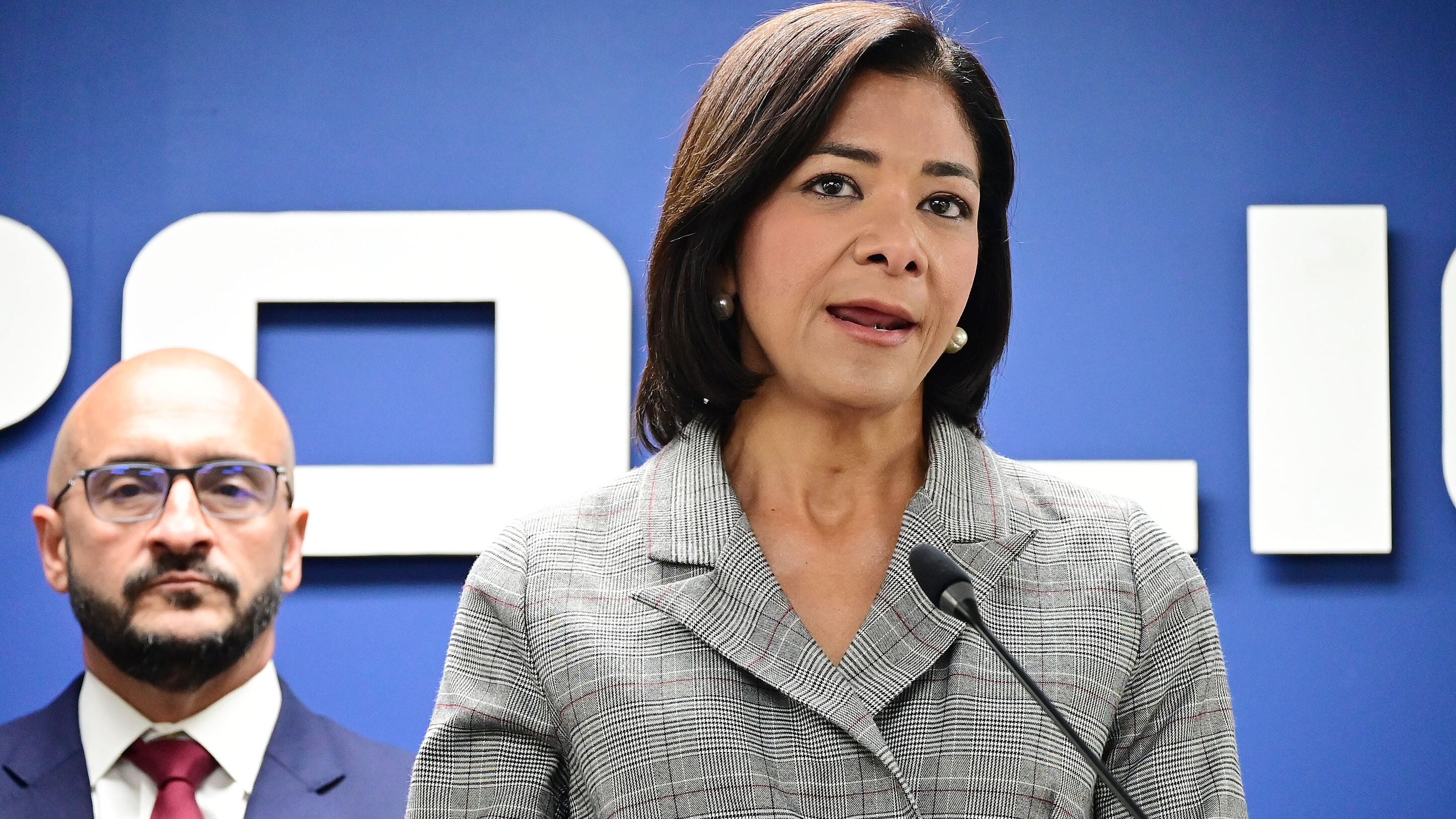 La secretaria de Justicia, Lourdes Lynnette Gómez Torres. Conferencia de Prensa de la Policía. sobre los arrestos de varios funcionarios del Depart. de Corrección.