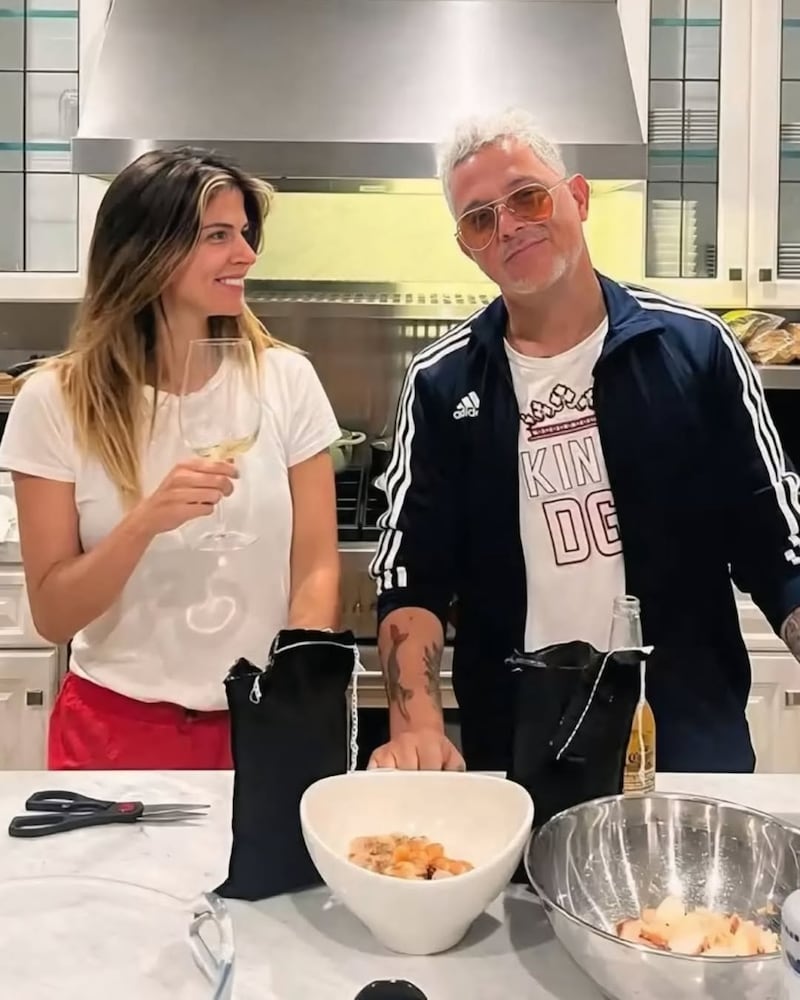 Stephanie Cayo y Alejandro Sanz