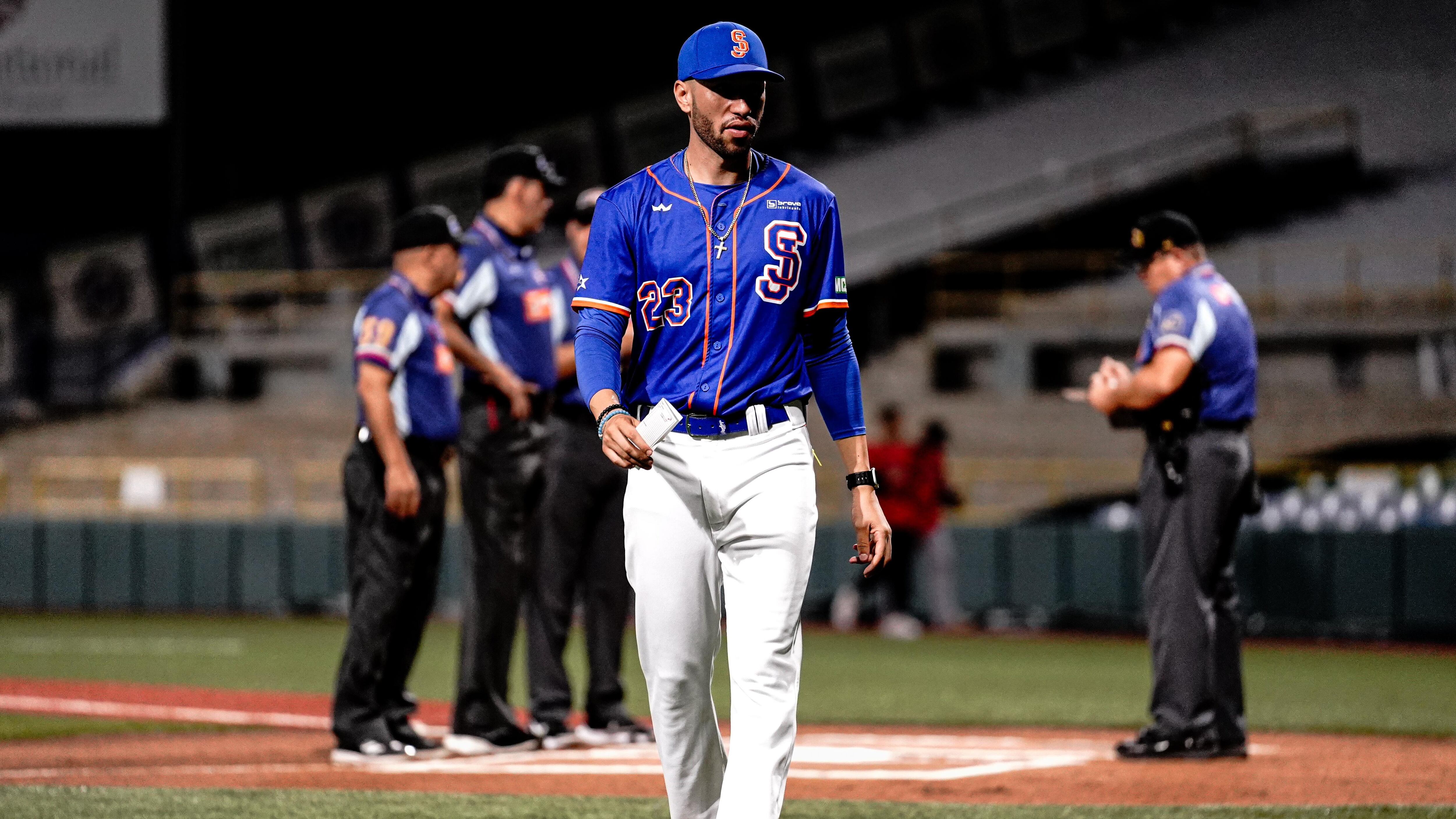 Rivera viene de dirigir a los Senadores al subcampeonato y fue coach de tercera de Santurce la pasada campaña.