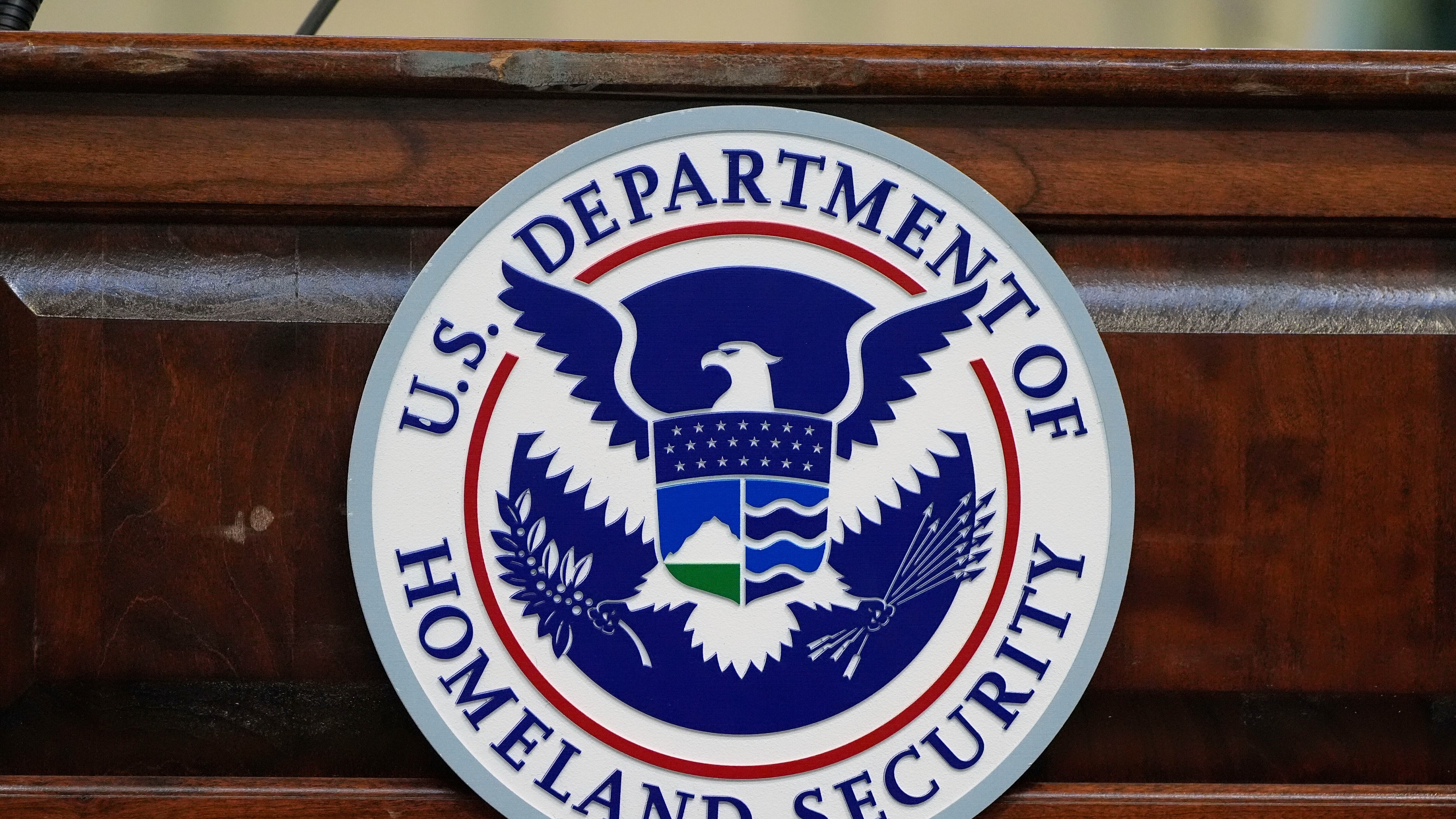 Estados Unidos revoca protecciones temporales a latinoamericanos