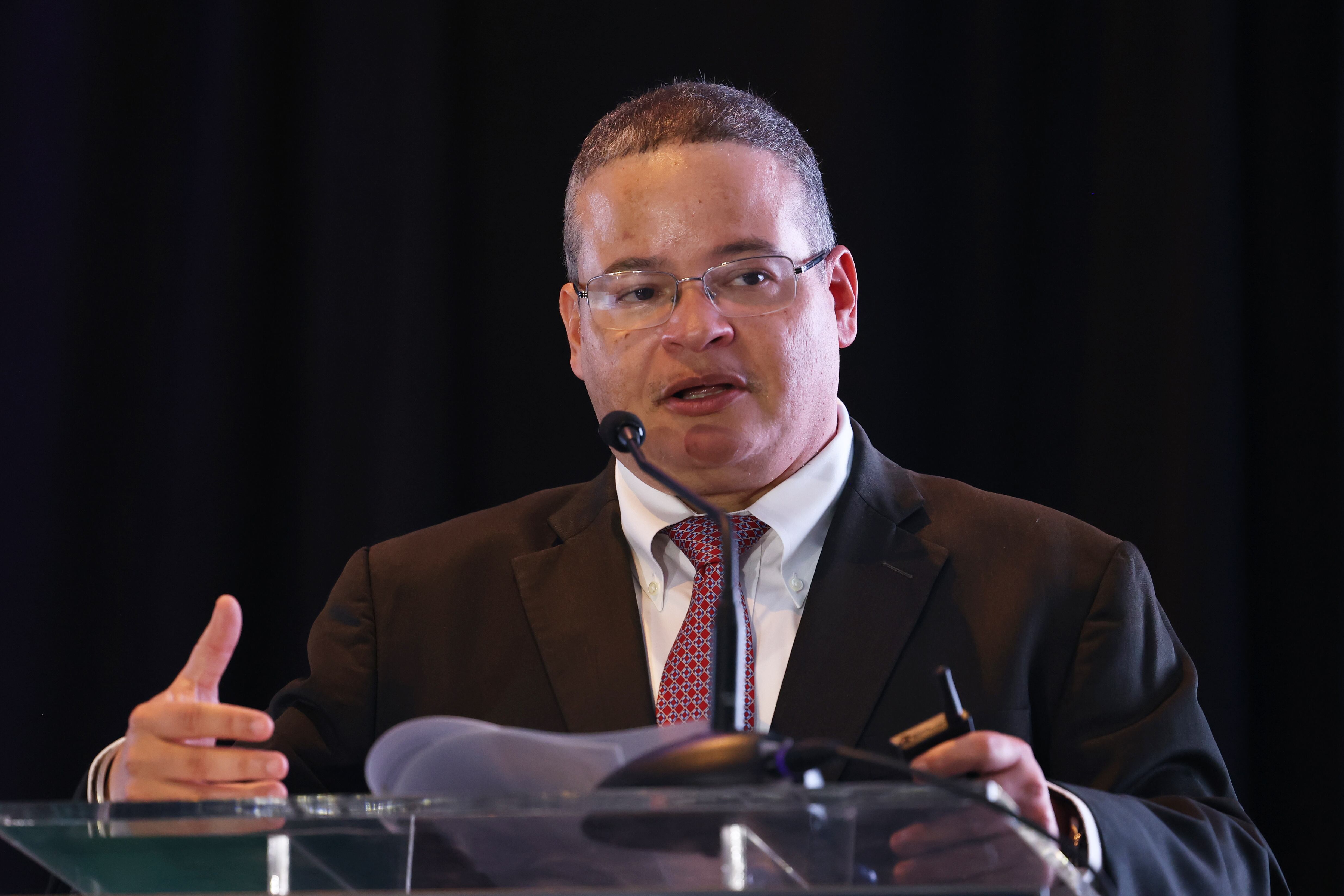 Secretario del Departamento de Salud, Víctor Ramos.