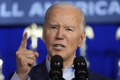 Joe Biden promulga ley que amplía programa clave de vigilancia de Estados Unidos 