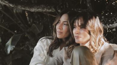 Reviven fotos de la boda de Kany García y su esposa.