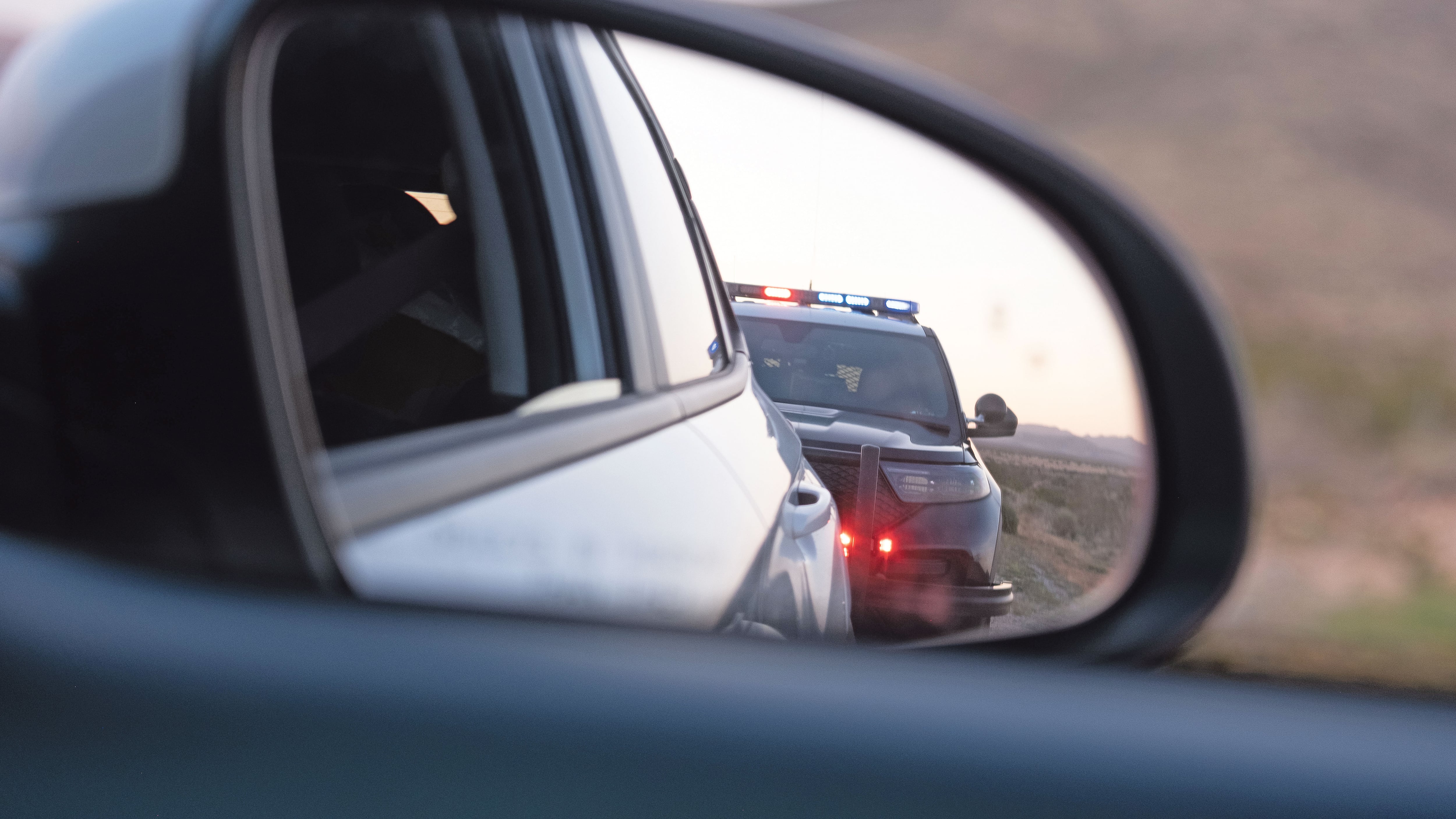 policía detiene a conductor