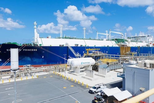 Gobierno explica salvaguardas por riesgo financiero de New Fortress y asegura baja en tarifa en los próximos meses