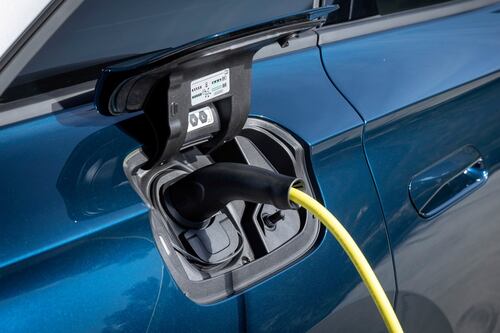 ¡Carga tu auto en lo que tomas un café! La revolución de las baterías de vehículos eléctricos: ¿Menos de 10 minutos para el 100%?