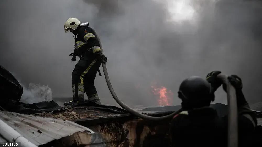 Imagen de archivo de un bombardeo ruso en Kiev, a 25 de octubre de 2025
REMITIDA / HANDOUT por SERVICIO DE EMERGENCIAS DE UCRANIA / TELEGRAM
Fecha: 25/10/2025.