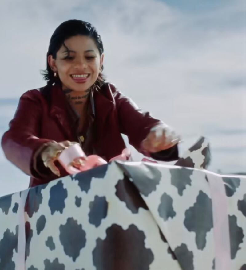 Dagna Kills en el videoclip de 'Un Vals'