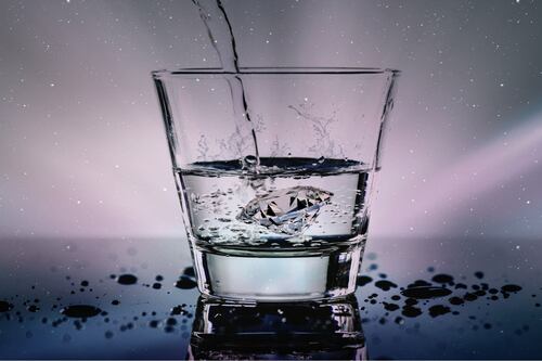 Si quieres adelgazar, conoce por qué es tan importante tomar agua antes de comer