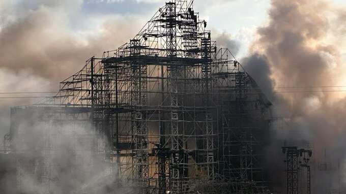 Estructura del escenario principal de Tomorroland después del incendio - Fuente: @UHN_Plus