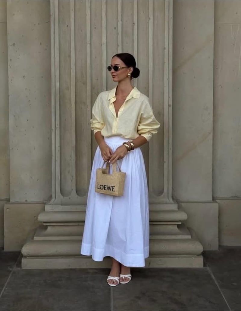 5 looks para llevar faldas largas después de los 40 sin parecer anticuada