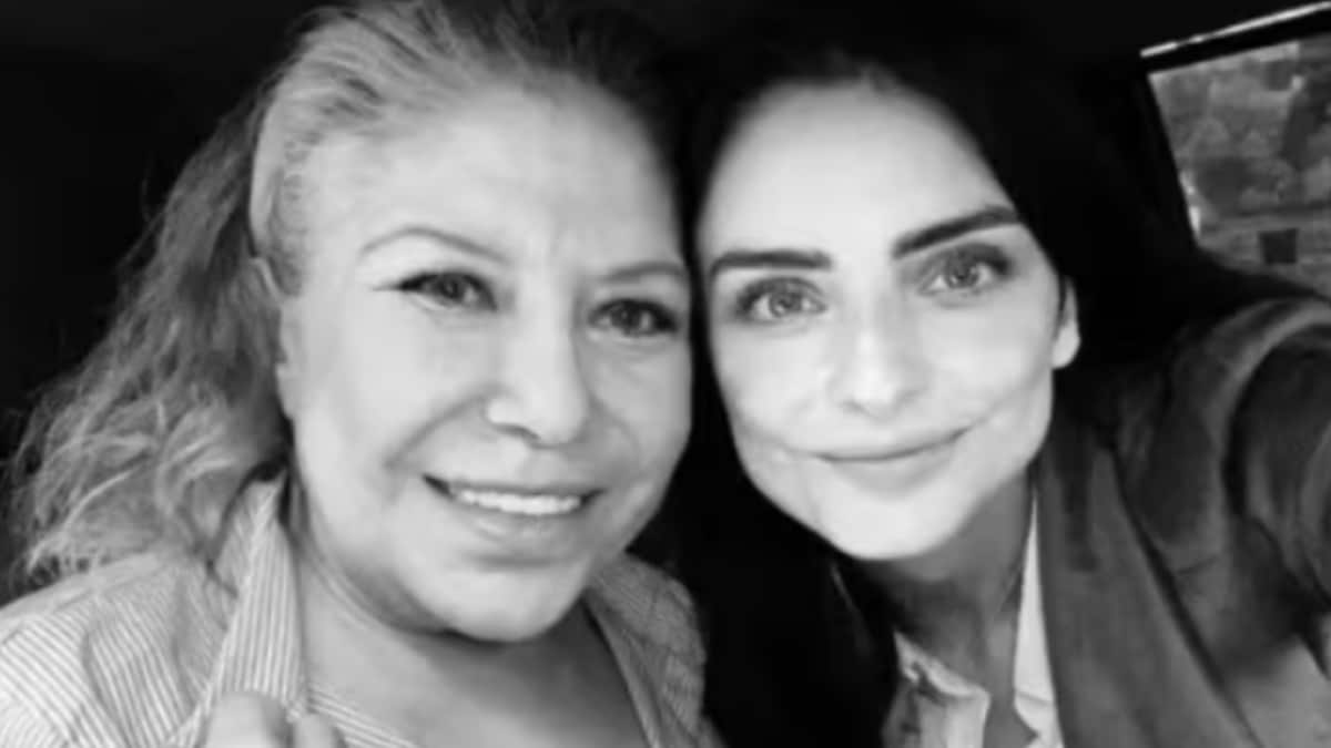 Aislinn Derbez junto a su madre Gabriela Michel