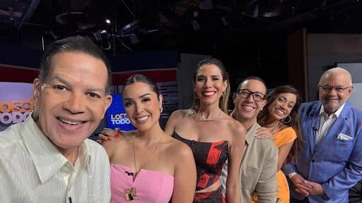 Pedro Juan Figueroa junto a sus compañeros del programa Lo Sé Todo.